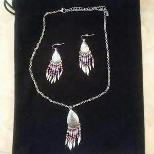 Silver necklace & earring set